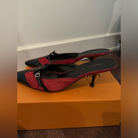 DKNY Italian Black Leather & Burgundy Suede Kitten Heels - Size 9.5 - Picture 5 of 7